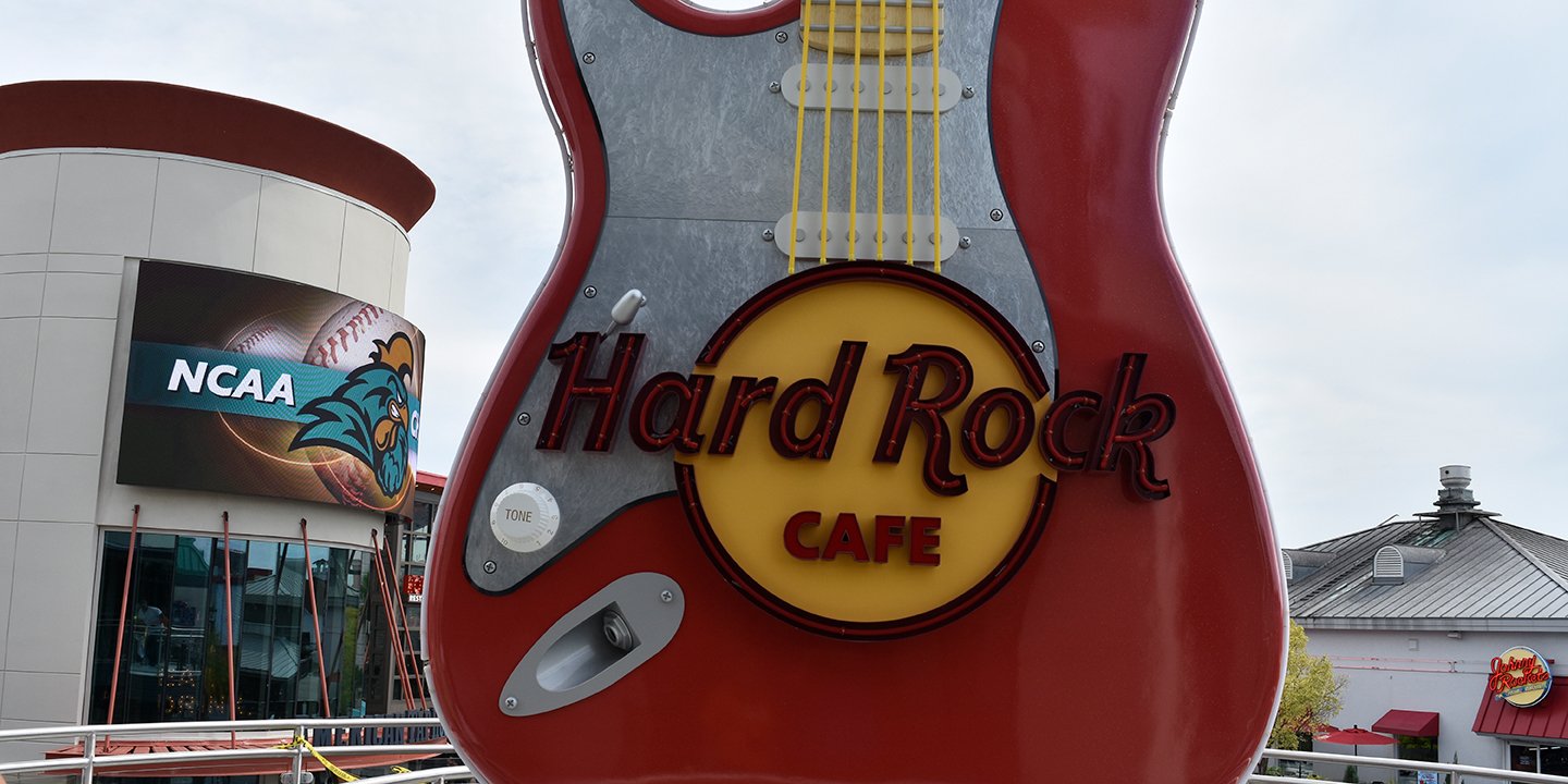 Hard Rock Cafe – Established 1995